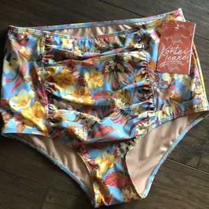 Medium nwt sweet hibiscus ruched bottoms